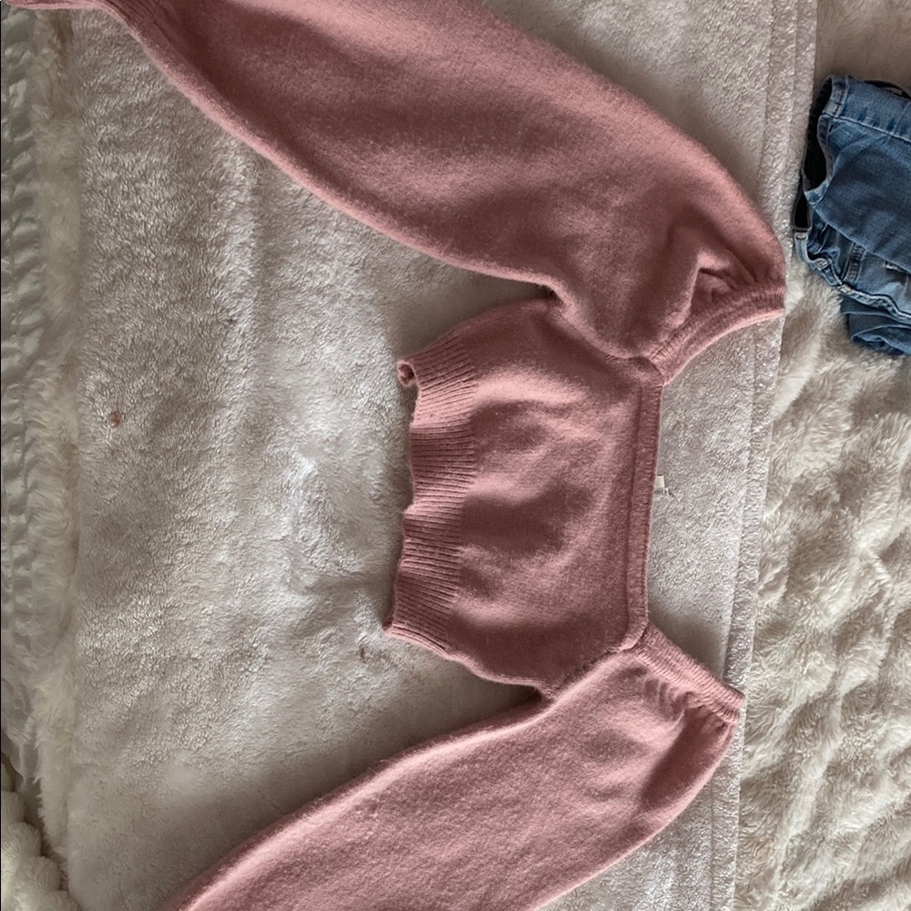 Chic Pink Knit Blouse with Soft Texture